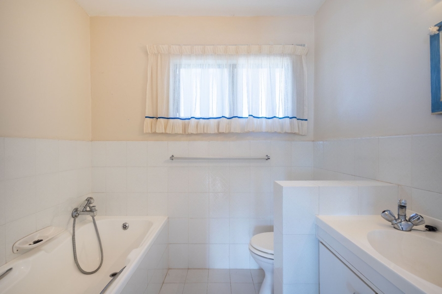 4 Bedroom Property for Sale in Bowtie Western Cape